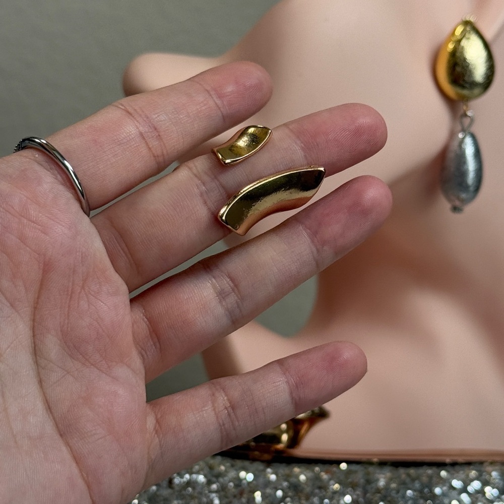 Trendy Gold Tone Texture Statement Ring | NEW - Picture 4 of 6